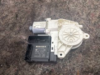 bontott VW GOLF V Jobb első Ablakemelő Motor