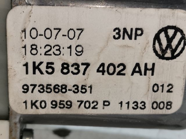 bontott VW GOLF V Jobb első Ablakemelő Motor