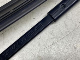 bontott VW GOLF V Jobb első Ablaktörlő Kar