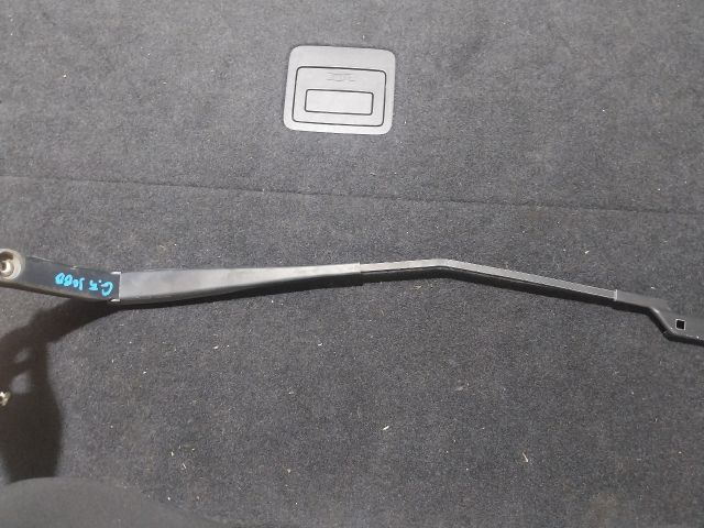 bontott VW GOLF V Jobb első Ablaktörlő Kar