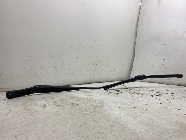 bontott VW GOLF V Jobb első Ablaktörlő Kar