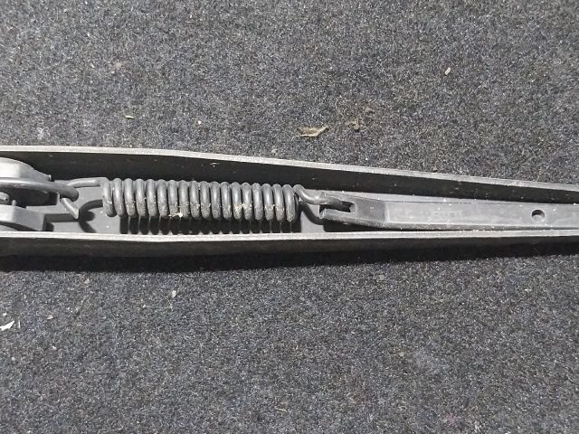 bontott VW GOLF V Jobb első Ablaktörlő Kar