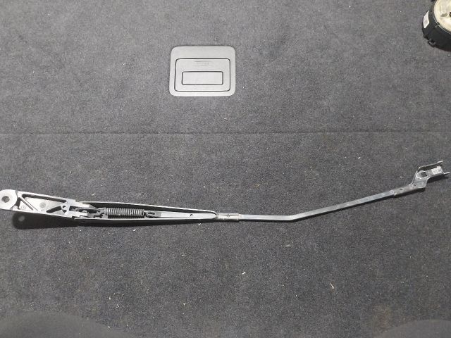 bontott VW GOLF V Jobb első Ablaktörlő Kar