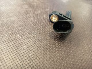 bontott VW GOLF V Jobb első ABS Jeladó