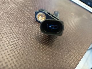 bontott VW GOLF V Jobb első ABS Jeladó