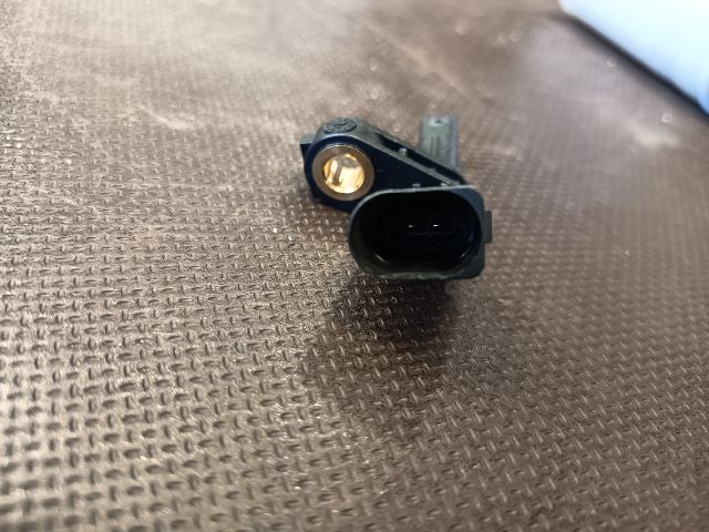 bontott VW GOLF V Jobb első ABS Jeladó