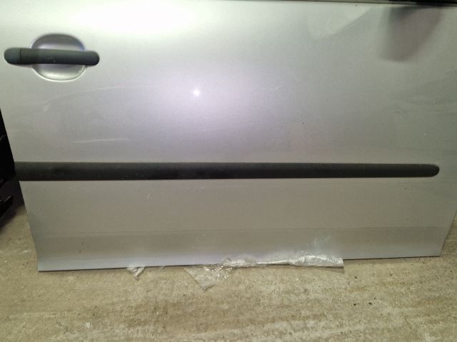 bontott VW GOLF V Jobb első Ajtó (Részeivel)