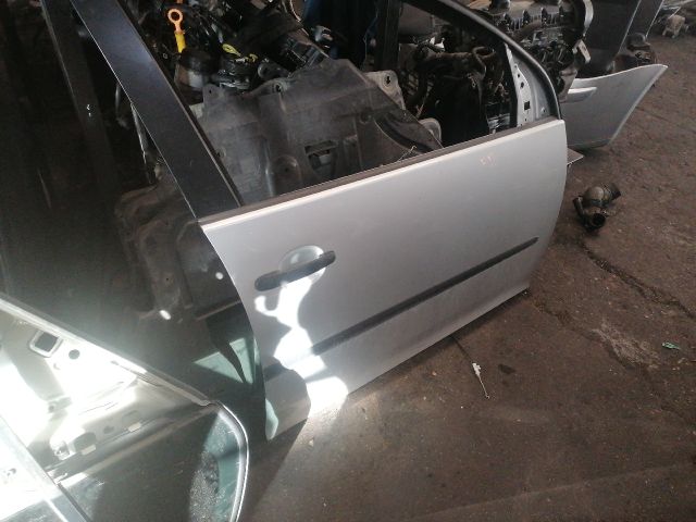 bontott VW GOLF V Jobb első Ajtó (Részeivel)