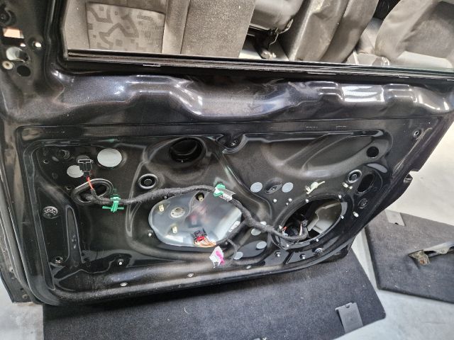 bontott VW GOLF V Jobb első Ajtó (Részeivel)