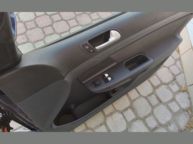bontott VW GOLF V Jobb első Ajtó (Részeivel)