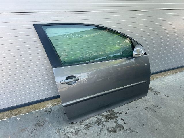 bontott VW GOLF V Jobb első Ajtó (Üres lemez)