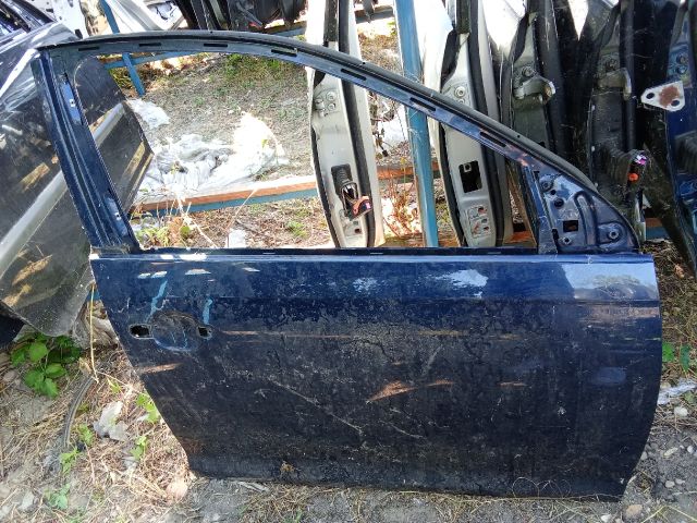 bontott VW GOLF V Jobb első Ajtó (Üres lemez)