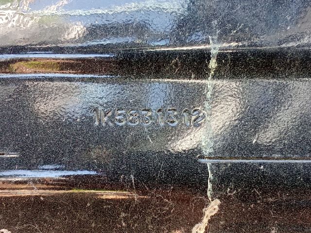 bontott VW GOLF V Jobb első Ajtó (Üres lemez)