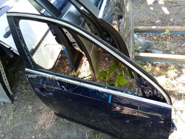 bontott VW GOLF V Jobb első Ajtó (Üres lemez)