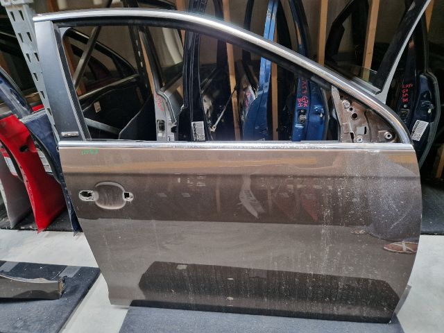 bontott VW GOLF V Jobb első Ajtó (Üres lemez)