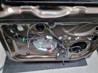 bontott VW GOLF V Jobb első Ajtó (Üres lemez)