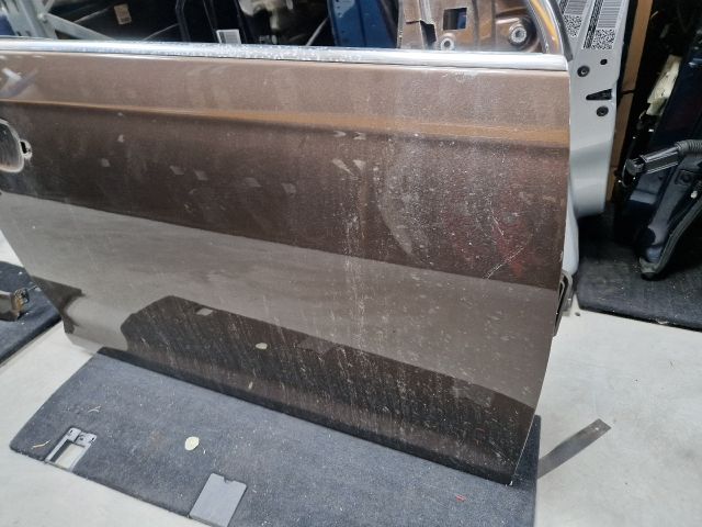 bontott VW GOLF V Jobb első Ajtó (Üres lemez)