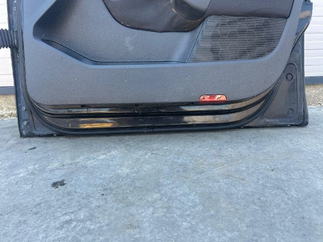 bontott VW GOLF V Jobb első Ajtó (Üres lemez)