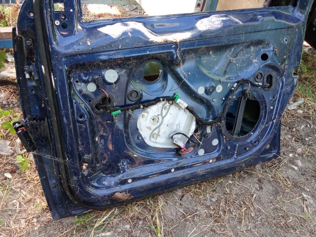 bontott VW GOLF V Jobb első Ajtó (Üres lemez)