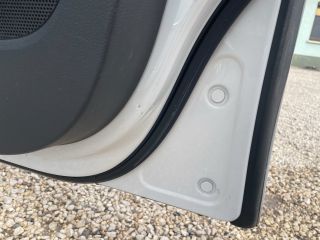 bontott VW GOLF V Jobb első Ajtó (Üres lemez)