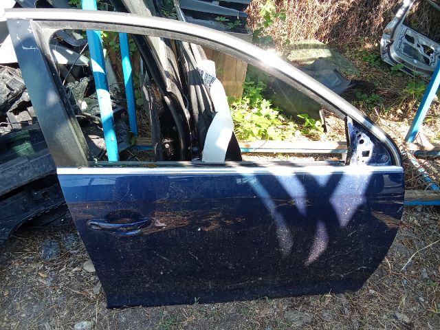 bontott VW GOLF V Jobb első Ajtó (Üres lemez)