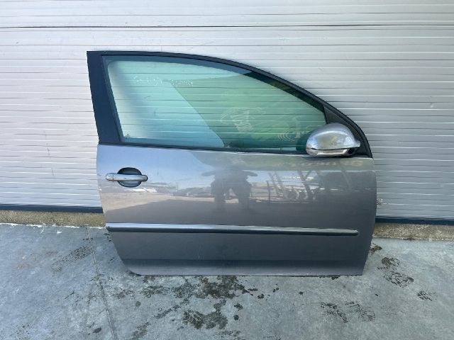 bontott VW GOLF V Jobb első Ajtó (Üres lemez)