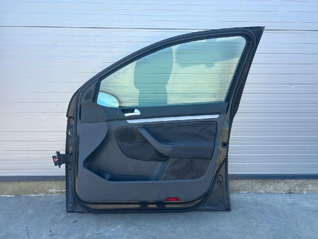 bontott VW GOLF V Jobb első Ajtó (Üres lemez)