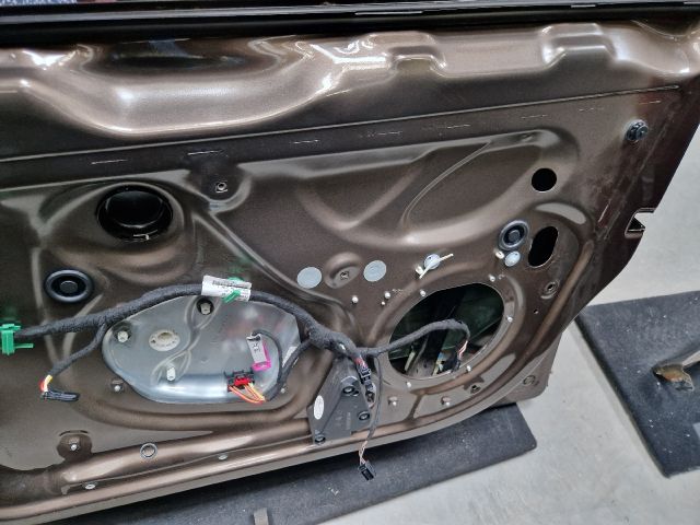 bontott VW GOLF V Jobb első Ajtó (Üres lemez)