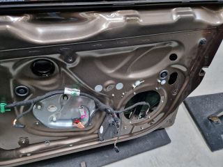 bontott VW GOLF V Jobb első Ajtó (Üres lemez)