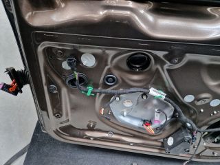 bontott VW GOLF V Jobb első Ajtó (Üres lemez)