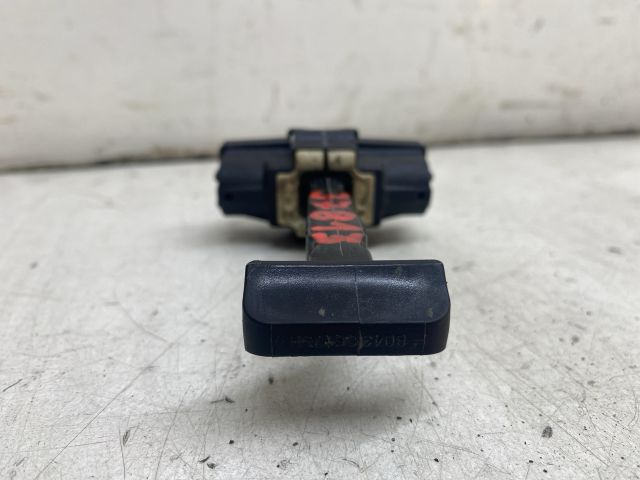 bontott VW GOLF V Jobb első Ajtóhatároló