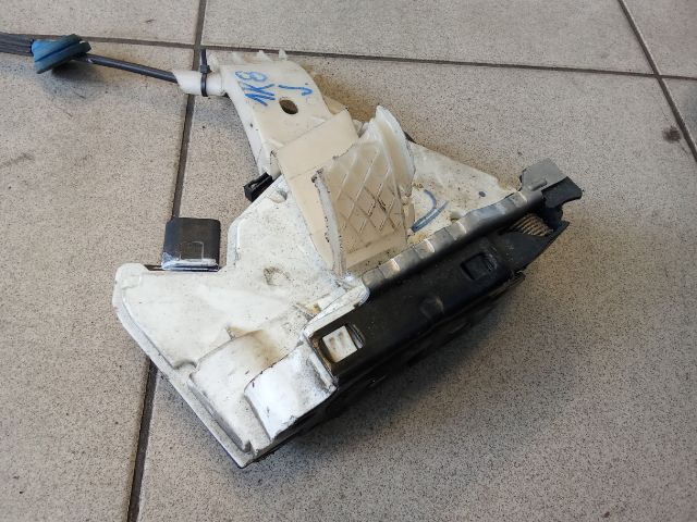 bontott VW GOLF V Jobb első Ajtózár