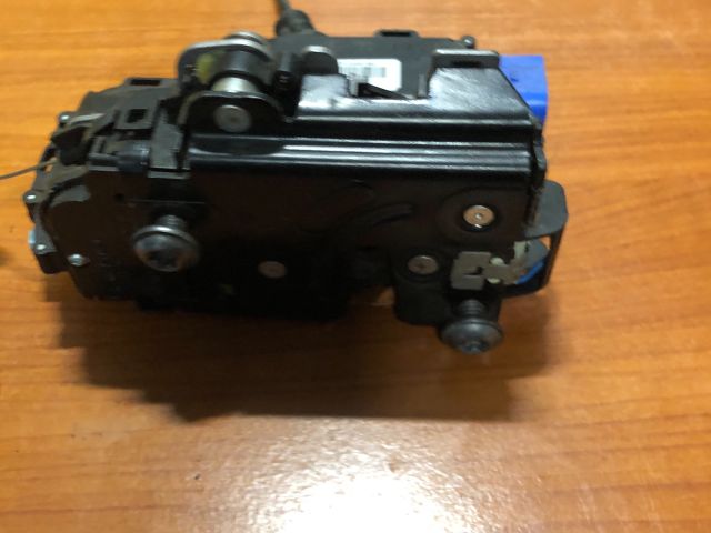 bontott VW GOLF V Jobb első Ajtózár