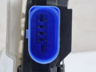 bontott VW GOLF V Jobb első Ajtózár