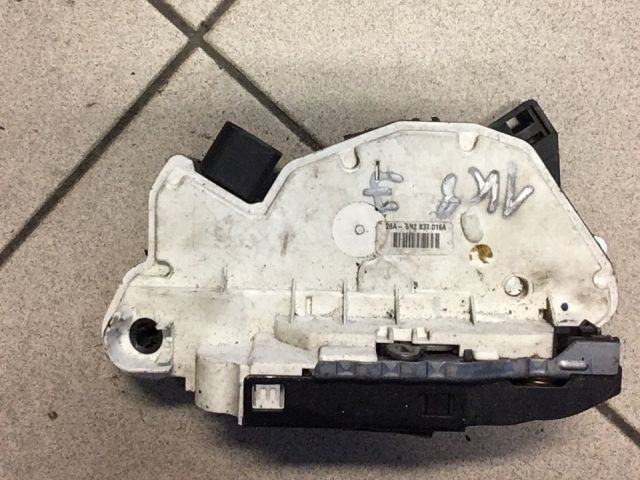 bontott VW GOLF V Jobb első Ajtózár