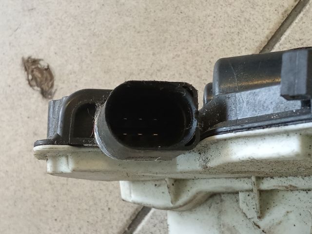 bontott VW GOLF V Jobb első Ajtózár