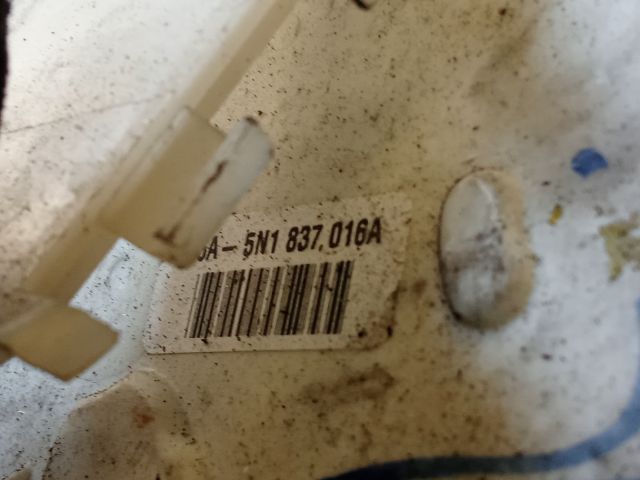 bontott VW GOLF V Jobb első Ajtózár