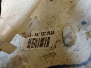 bontott VW GOLF V Jobb első Ajtózár