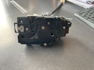 bontott VW GOLF V Jobb első Ajtózár