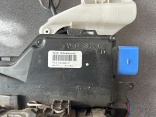 bontott VW GOLF V Jobb első Ajtózár