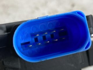 bontott VW GOLF V Jobb első Ajtózár