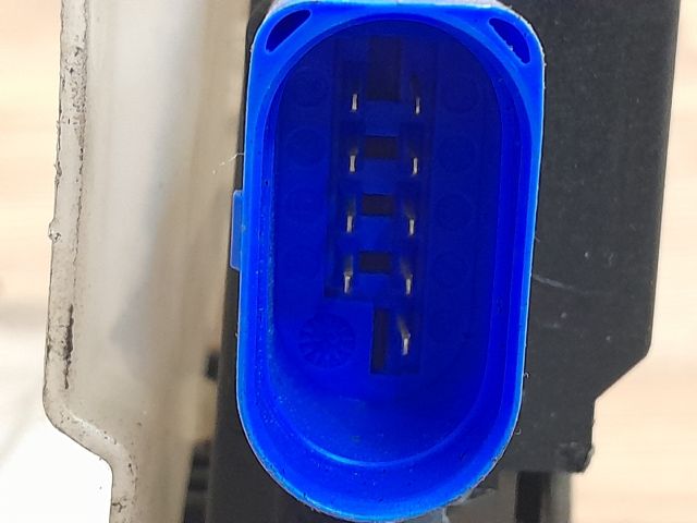 bontott VW GOLF V Jobb első Ajtózár