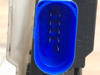 bontott VW GOLF V Jobb első Ajtózár