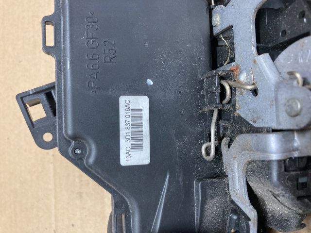 bontott VW GOLF V Jobb első Ajtózár