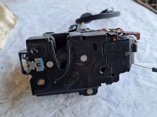 bontott VW GOLF V Jobb első Ajtózár