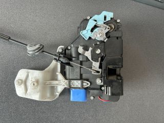 bontott VW GOLF V Jobb első Ajtózár