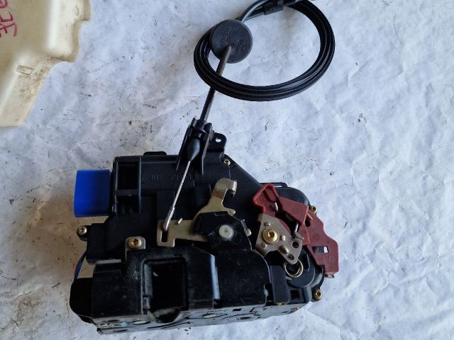 bontott VW GOLF V Jobb első Ajtózár