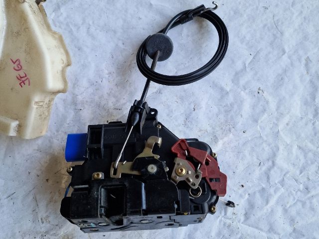 bontott VW GOLF V Jobb első Ajtózár