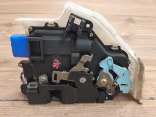 bontott VW GOLF V Jobb első Ajtózár