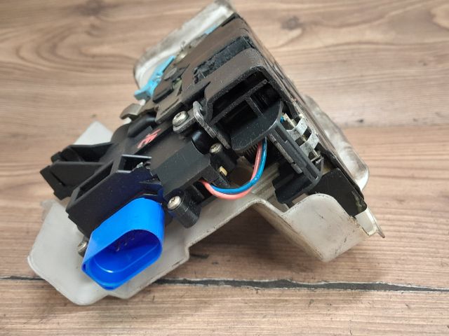 bontott VW GOLF V Jobb első Ajtózár